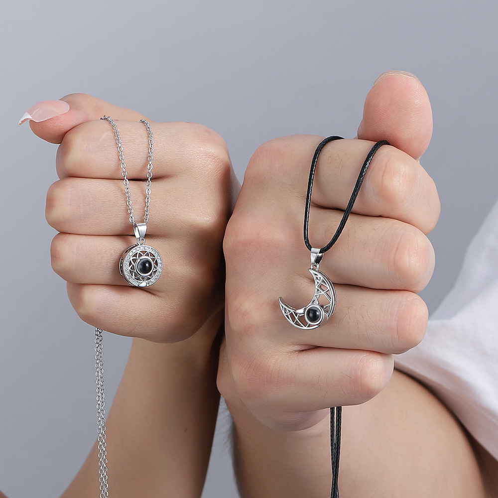 Magnetic Couple Matching Necklaces - 2PCS แม่เหล็กคู่สร้อยคอ100 I Love You โปรเจคเตอร์