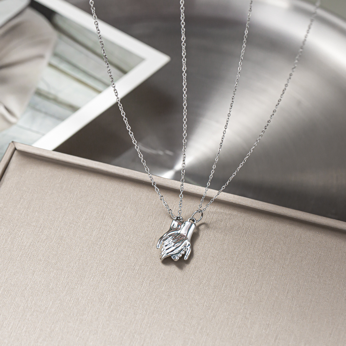 สร้อยคอคู่รักแบบแม่เหล็ก 2 ชิ้ - Magnetic Couple Matching Necklaces บทวิจารณ์และราคา