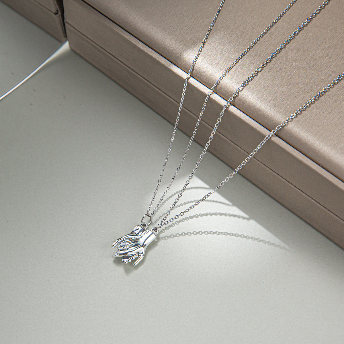 สร้อยคอคู่รักแบบแม่เหล็ก 2 ชิ้ - Magnetic Couple Matching Necklaces บทวิจารณ์และราคา