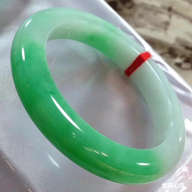 สร้อยข้อมือที่ทำจากหยกคุณภาพสู - Bracelets บทวิจารณ์และราคา