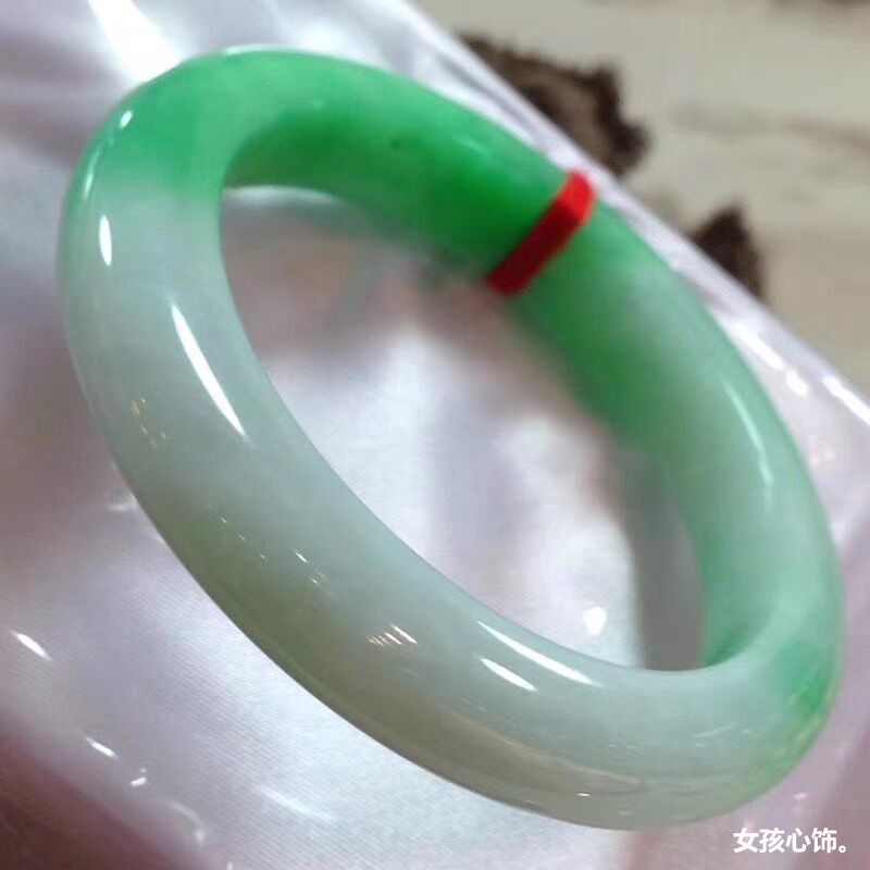 สร้อยข้อมือที่ทำจากหยกคุณภาพสู - Bracelets บทวิจารณ์และราคา