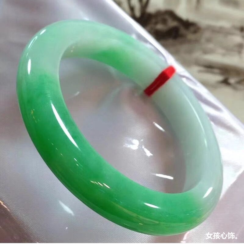 สร้อยข้อมือที่ทำจากหยกคุณภาพสู - Bracelets บทวิจารณ์และราคา